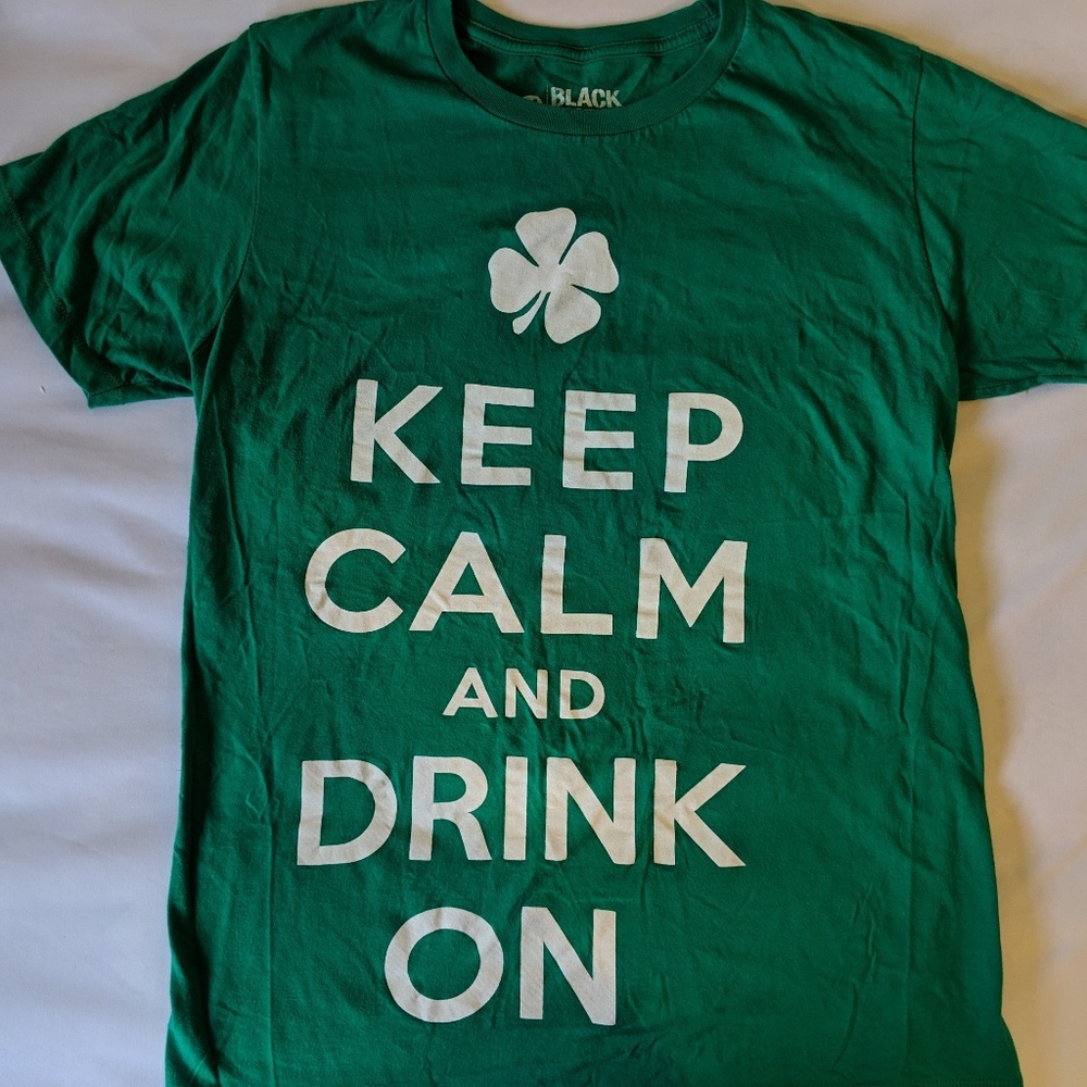 Keep Calm and Drink On Graphic Tee Mens M Green